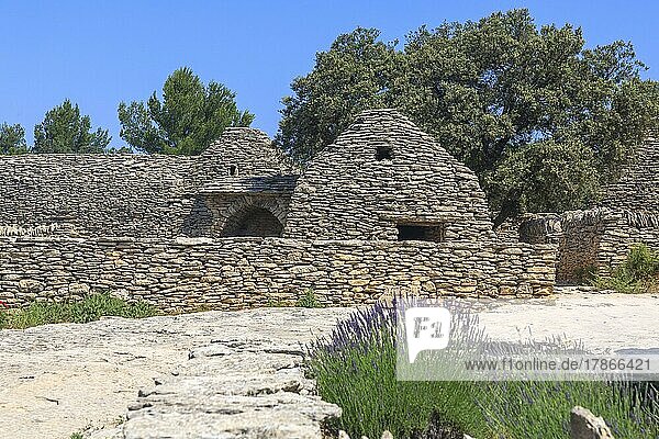 Village des Bories  Dorf der Steinhütten  Freilichtmuseum  Gordes  Vaucluse  Provence-Alpes-Côte dAzur  Frankreich  Europa