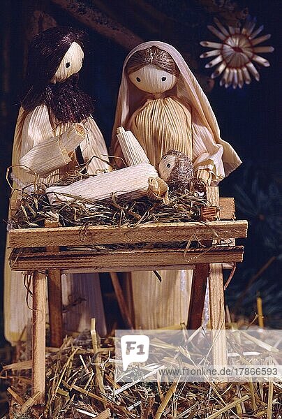 Krippenfiguren  Holzfiguren  Geburt Jesu Christi  Weihnachtszeit  Advent  Cradle figures  wooden figures  birth Jesus Christ  yule tide