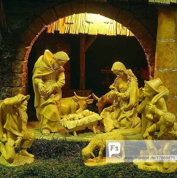 Krippenfiguren Geburt Christi  Weihnachtszeit  Advent  Cradle figures nativity  yule tide