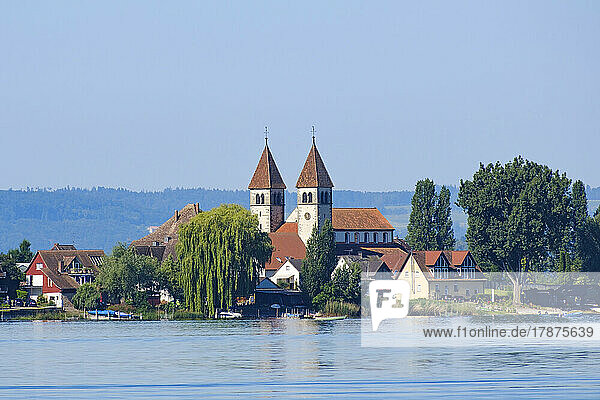 Germany  Baden-Wurttemberg  Reichenau  Lake Constance with Basilica of Saints Peter and Paul in background