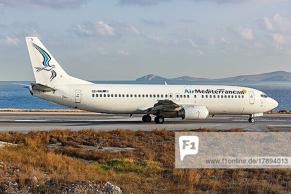 Eine Boeing 737-400 der Air Mediterranean mit dem Kennzeichen SX-MAI auf dem Flughafen Heraklion  Griechenland  Europa