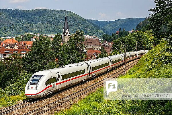 ICE 4 Zug der Deutsche Bahn auf der Geislinger Steige bei Geislingen  Deutschland  Europa