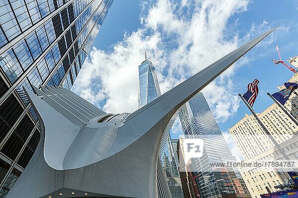 New York  Vereinigte Staaten  28. Februar 2020: Bahnhof World Trade Center Station WTC Santiago Calatrava Oculus in New York in den Vereinigten Staaten