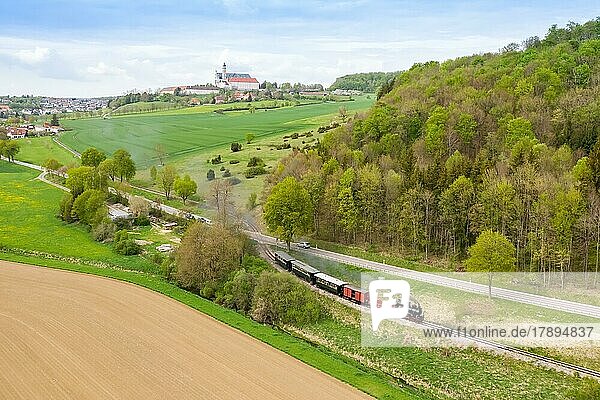 Dampfzug der Härtsfeld Museumsbahn Schättere Luftbild Eisenbahn Bahn Dampfeisenbahn mit Kloster Neresheim  Deutschland  Europa