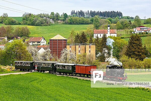 Dampfzug der Härtsfeld Museumsbahn Schättere Eisenbahn Bahn Dampfeisenbahn in Iggenhausen Deutschland Europa