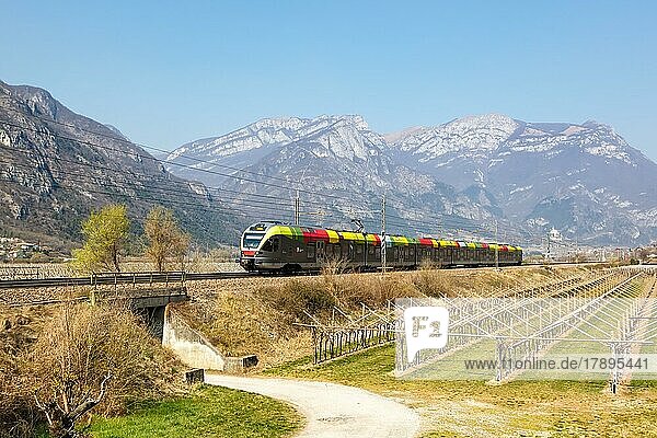 Stadler FLIRT Zug Regionalbahn der Trenitalia auf der Brennerbahn bei Avio  Italien  Europa