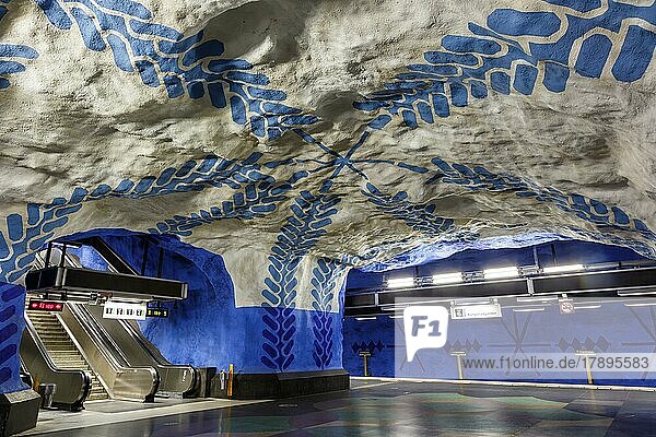 Kunstvoll gestaltete U-Bahn Metro tunnelbana U-Bahnhof Haltestelle Station T-Centralen in Stockholm  Schweden  Europa