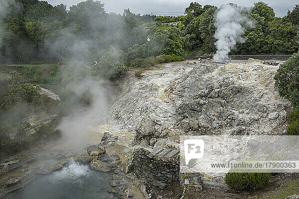 Portugal  Azoren  Furnas  Fumarolen auf der Insel Sao Miguel