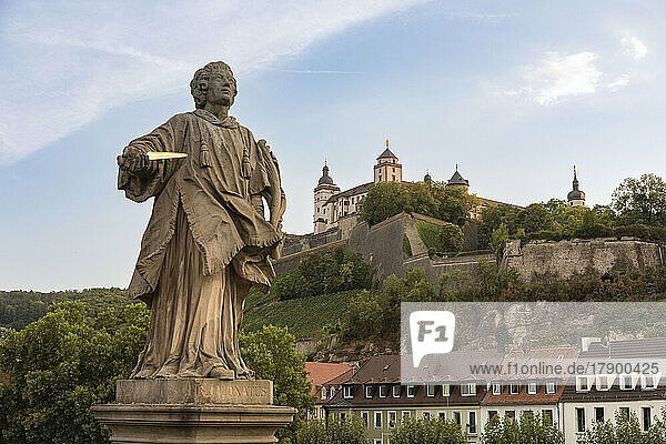 Germany  Bavaria  Wurzburg  Statue of Saint Colonatus with Marienberg Fortress in background
