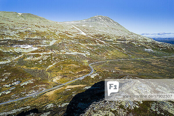 Norway  Vestfold og Telemark  Drone view of road stretching through Heddersfjell range