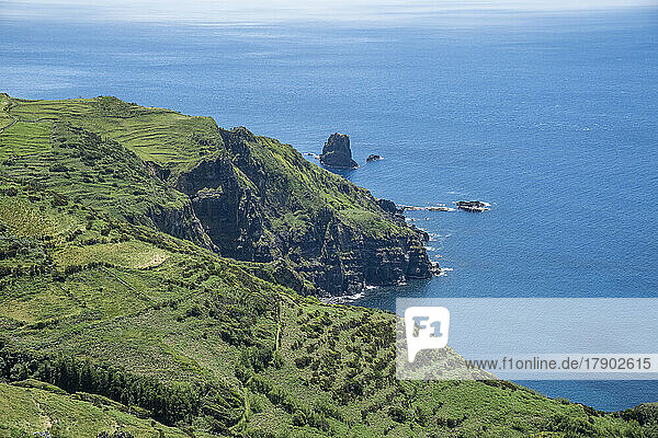 Portugal  Azoren  Rocha dos Bordoes Klippe auf der Insel Flores