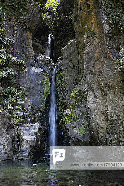 Portugal  Azoren  Wasserfall Cascata do Salto do Cabrito auf der Insel Sao Miguel