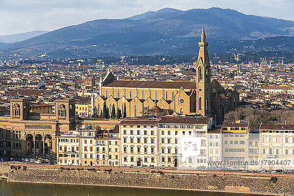 Italien  Toskana  Florenz  Basilika des Heiligen Kreuzes und umliegende Gebäude