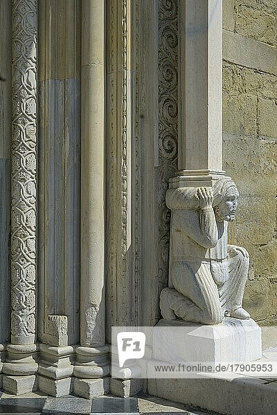 Detail Seitenportal der Basilika Santa Maria Maggiore  Bergamo  Provinz Bergamo  Italien  Europa