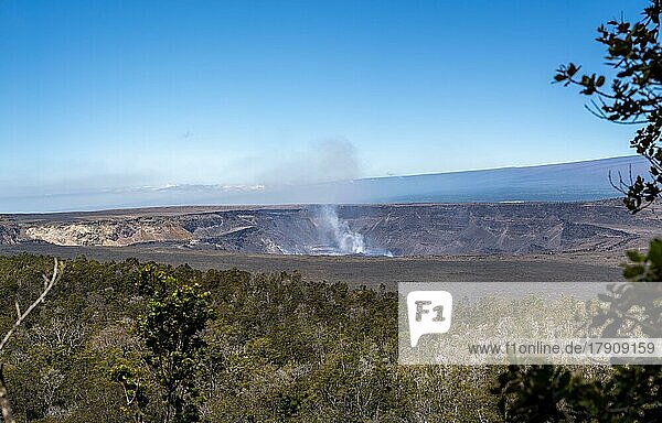 K?lauea Volcano Crater  Crater Rim Trail  Hawaii Volcanoes National Park  Big Island  Hawaii  USA  North America