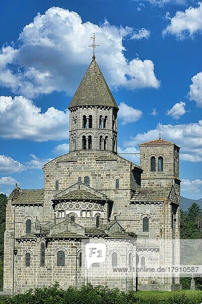 Saint Nectaire. Romanische Kirche. Departement Puy de Dome. Auvergne Rhône-Alpes. Frankreich