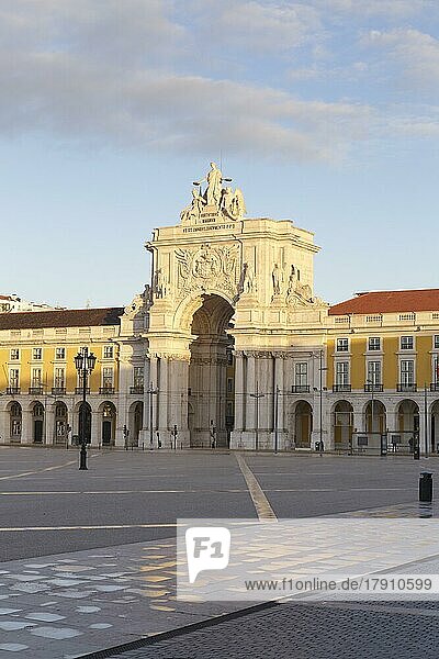 Arco da Rua Augusta oder Augusta-Straßenbogen  Handelsplatz  Praca do Comercio  Lissabon  Portugal  Europa