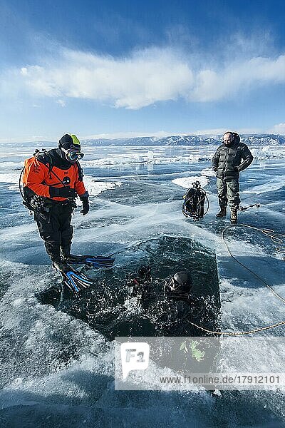 Scuba divers ready for an ice dive  Lake Baikal  Pribaikalsky National Park  Irkutsk Province  Siberia  Russia  Europe