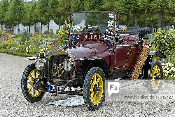 Oldtimer Opel Torpedo  Deutschland 1911  4-Zylinder  4-Gang  1. 100 kg  50 km h  Classic Gala  International Concours dElegance  Schwetzingen  Deutschland  Europa