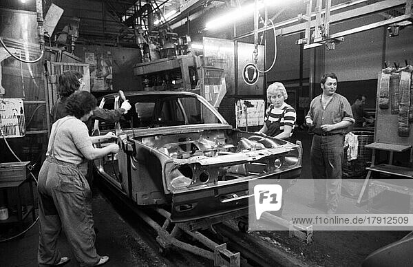 Production on the bodies of Opel AG vehicles at Plant I on 09. 12. 1975 in Bochum  Germany  Europe