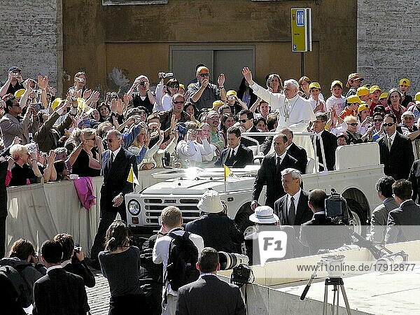 Pope Benedict XVI Joseph Ratzinger among crowds in the Popemobile  1st audience on 27. 04. 2005  St. Peter's Cathedral  St. Peter's Basilica  Piazza San Pietro  St. Peter's Square  Vatican  Rome  Lazio  Italy  Europe