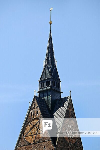 Turm der evangelisch-lutherischen Marktkirche St. Georgii et Jacobi  Landeshauptstadt Hannover  Niedersachsen  Deutschland  Europa