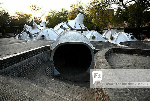 Amdavad ni Gufa  höhlenartige unterirdische Kunstgalerie  entworfen von dem Architekten Balkrishna Vithaldas Doshi  Ahmedabad  Gujarat  Indien  Asien