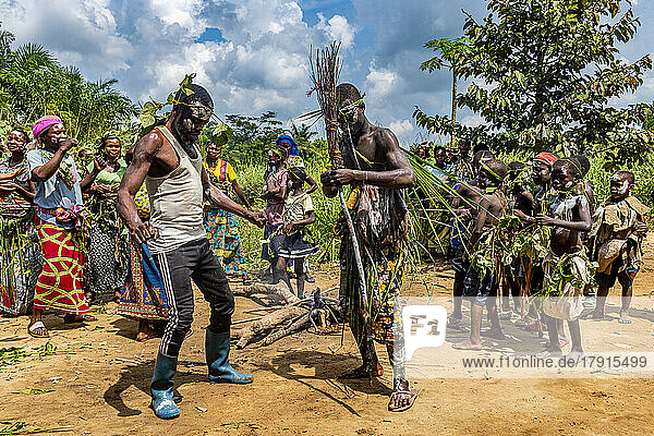 Traditional Pygmy wrestling  Kisangani  Democratic Republic of the Congo  Africa