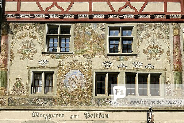 Historisches Haus mit bemalter Fassade am Rathausplatz  Altstadt  Stein am Rhein  Kanton Schaffhausen  Schweiz  Europa