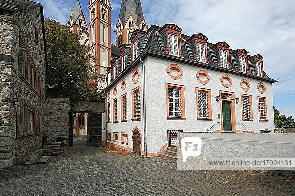Barockes Schloss  Burg mit Dom  Innenhof  Altstadt  Limburg  Hessen  Deutschland  Europa