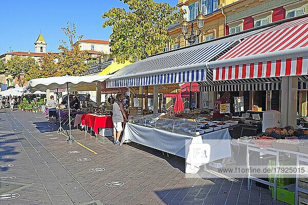 Market on the Cours Saleya  city centre  Nice  Département Alpes-Maritimes  Region Provence-Alpes-Côte d'Azur  France  Europe