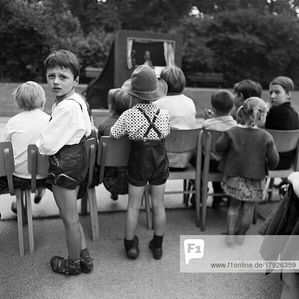 Kinder im Ruhrgebiet  hier in dem Jahr 1966 in Freizeit und Spiel. Zum Tag des Kindes.  Deutschland  Europa