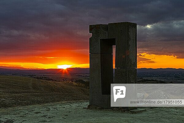 Sonnenuntergang Am Kunstobjekt Site Transitoire  nahe Leonina  Toskana  Italien  Europa