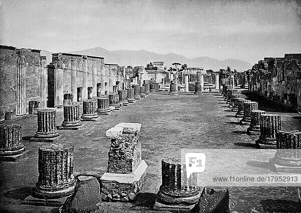 Historisches Foto (ca 1880) der Ruinen von Pompeji  die Basilika  Italien  Historisch  digital restaurierte Reproduktion einer Originalvorlage aus dem 19. Jahrhundert  genaues Originaldatum nicht bekannt  Europa