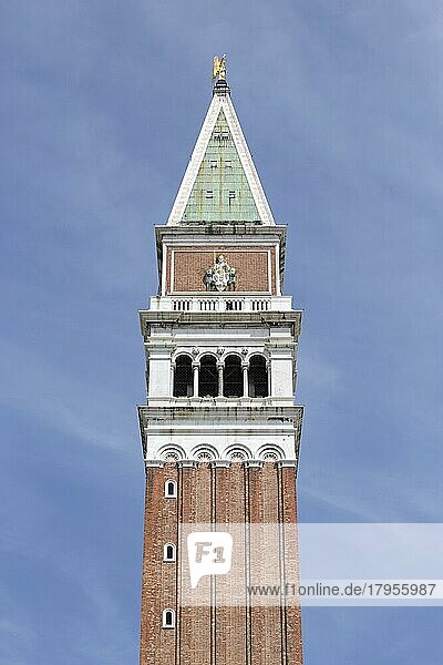 Der Campanile di San Marco ist der Glockenturm der Basilika San Marco in Venedig  Italien  Europa