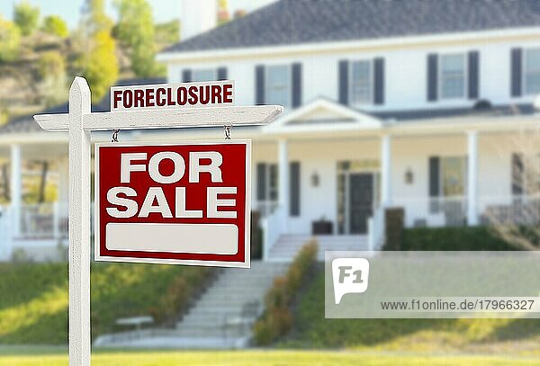 Foreclosure Haus zum Verkauf Immobilien Zeichen vor dem schönen majestätischen Haus