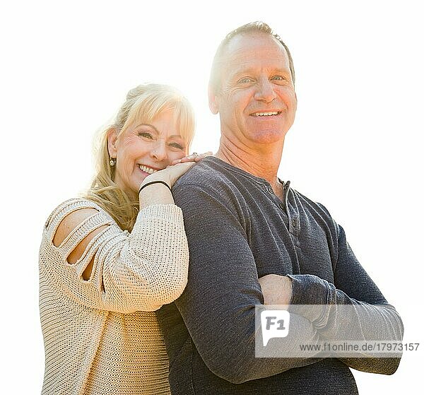 Attraktives Paar mittleren Alters vor weißem Hintergrund