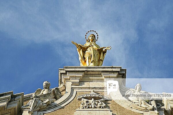 Marienfigur  Maria  Skulptur  Santa Maria degli Angeli  Basilika  Kirche  Assisi  Perugia Provinz  Umbrien  Italien  Europa