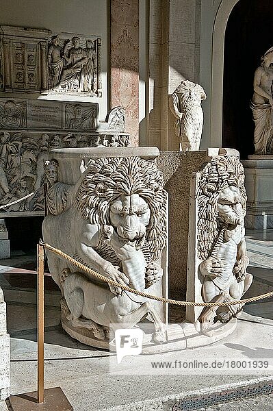 Sarkophag im Cortile ottagono  Museo Pio Clementino  Vatikanische Museen  Vatikan  Rom  Latium  Italien  Europa  Vatikanstadt  Europa