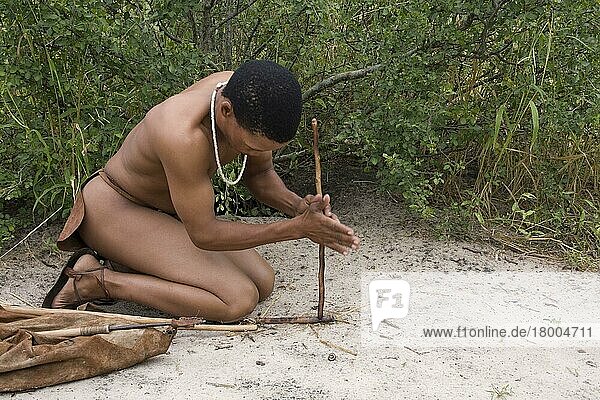Die Buschmänner sind die ältesten Bewohner des südlichen Afrikas und reiben zwei Stöcke aneinander  um Feuer zu machen