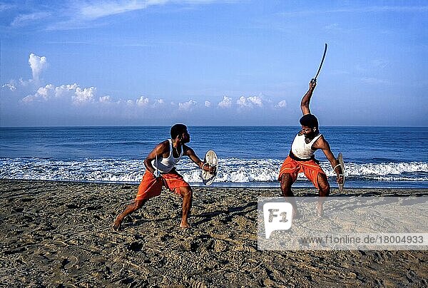 Kalaripayattu  Alte Kampfkunst aus Kerala (Schwert- und Schildkampf)  Indien  Asien