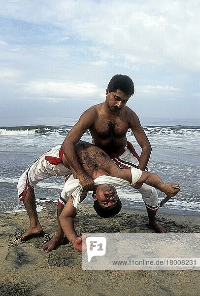 Kalaripayattu  Alte Kampfsportart aus Kerala (Messerkampf)  Indien  Asien