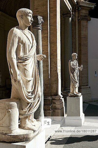 Römische Statuen im Cortile ottagono  Museo Pio Clementino  Vatikanische Museen  Vatikan  Rom  Latium  Italien  Europa  Vatikanstadt  Europa