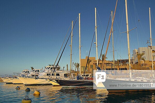 Jacht  Jachten  Jachthafen  Hafenpromenade  Port Ghalib  Marsa Alam  Ägypten  Yacht  Yachten  Yachthafen  Afrika