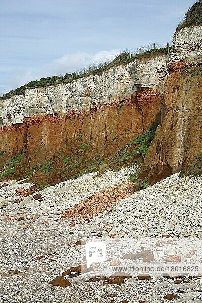 Erosion von Kreide- und Carrstone-Seeklippen  Hunstanton  Norfolk  England  Oktober