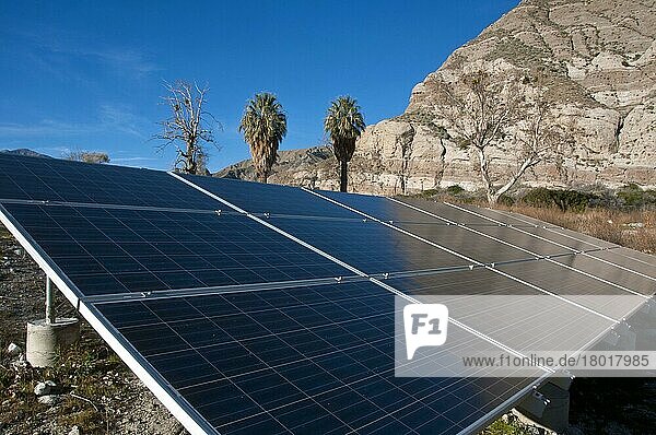 Solarzellenpanel in der Wüste  Whitewater Preserve  Südkalifornien (U.) S. A