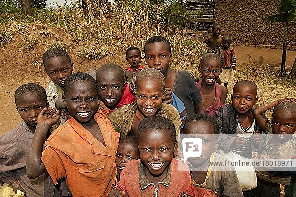 Gruppe lächelnder Kinder  Ruanda  Afrika