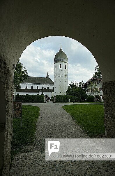 Chiemsee  Fraueninsel  Glockenturm der Klosteranlage  August  Chiemgau  Bayern  Deutschland  Europa