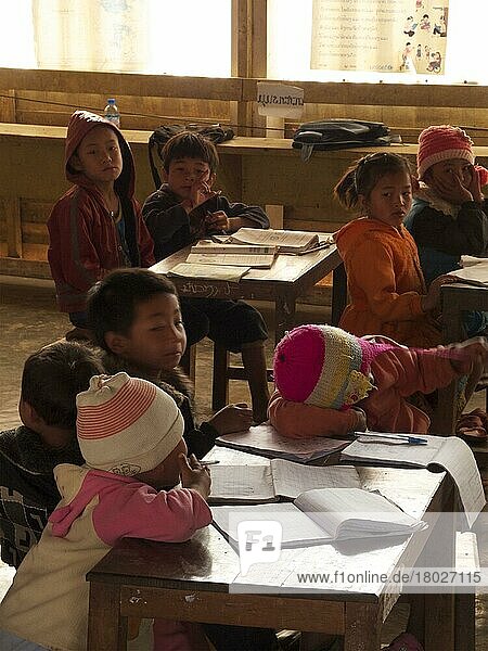 Kinder in Schule  Tai  Provinz Oudomxay  Laos  Asien