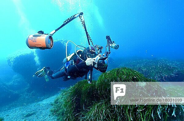 Unterwasserfotograf im Mittelmeer  Unterwasserkamera  Unterwasserfotografie  Unterwasserfotos